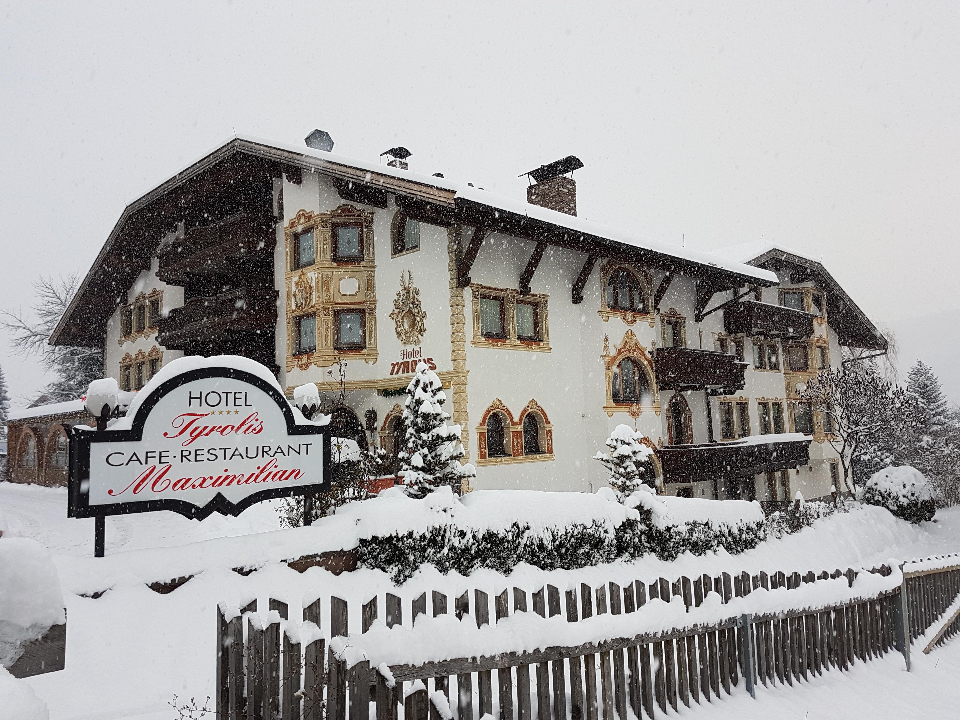 Hotel Tyrolis Zirl Exterior photo
